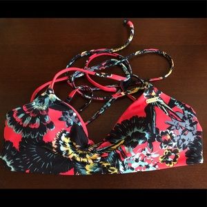 Adorable Roxy swim top (new without tags)